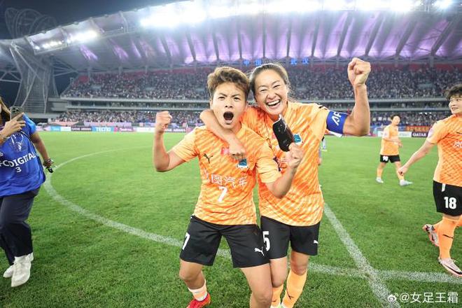 王霜亞冠奪冠慶典：榮譽中國，武漢江大未盡。