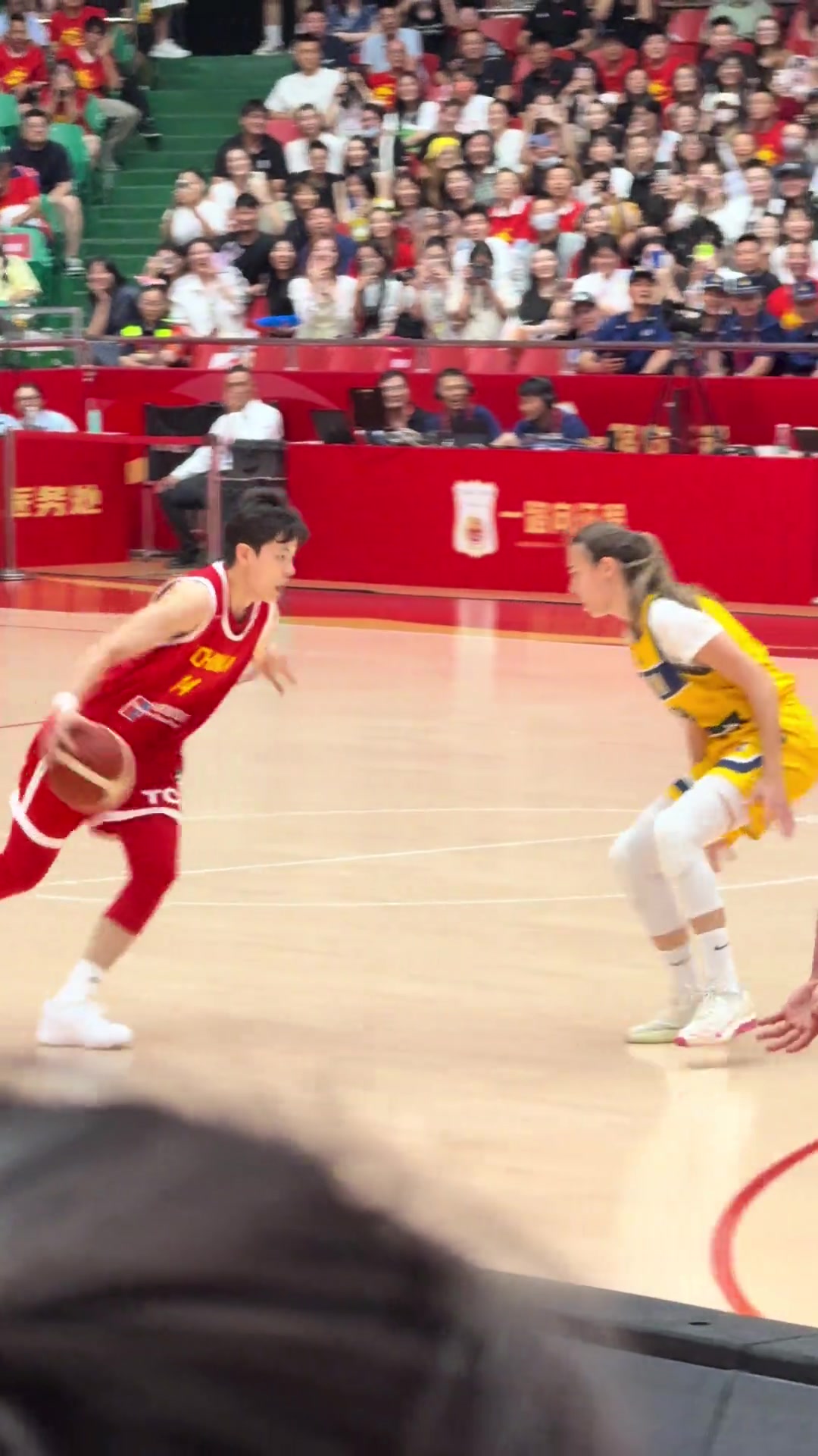 比賽再激烈楊舒予也不忘調(diào)戲一下對(duì)手