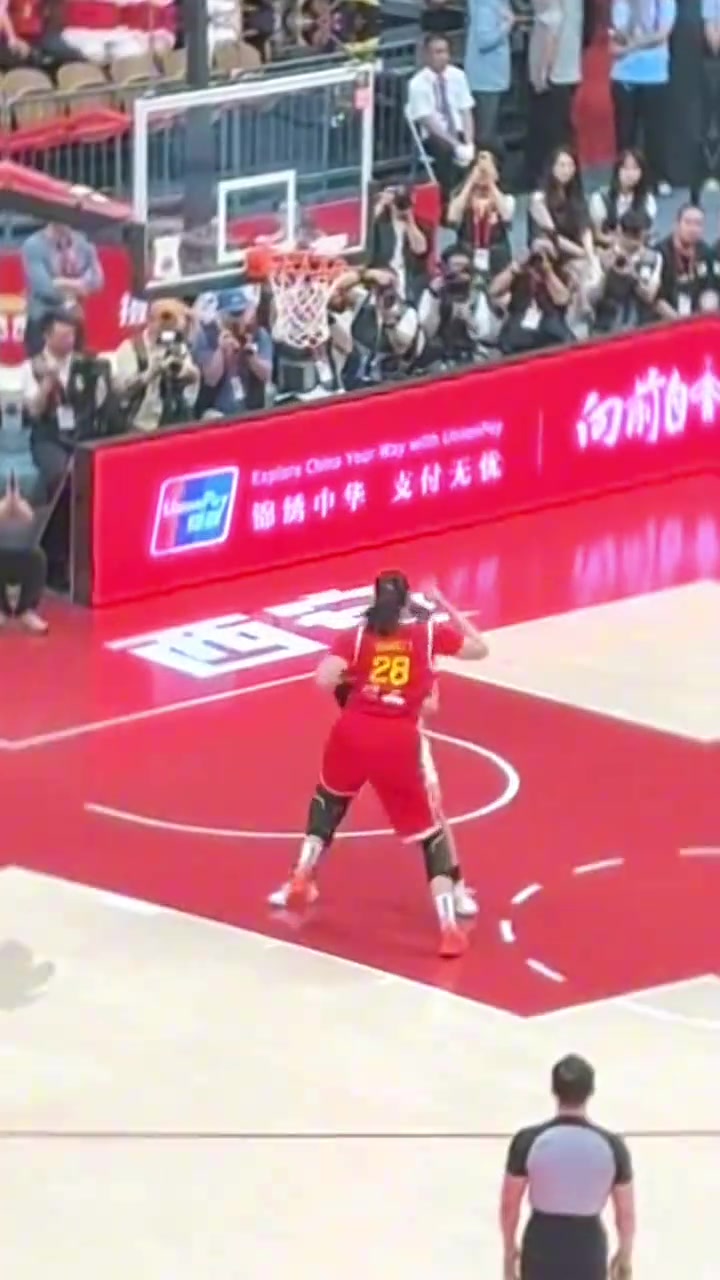 到底誰(shuí)是大人誰(shuí)是小孩日本女籃防守張子宇真的是盡力了