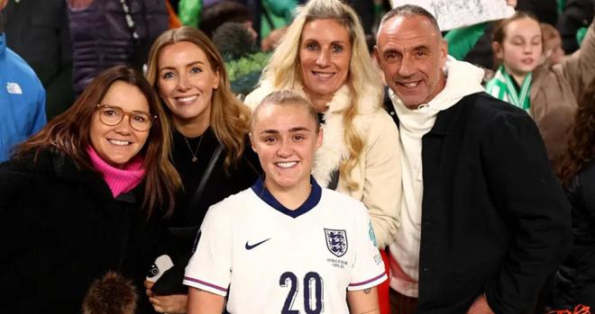 瑞士物價高，英女足自掏腰包助家人觀歐錦賽。