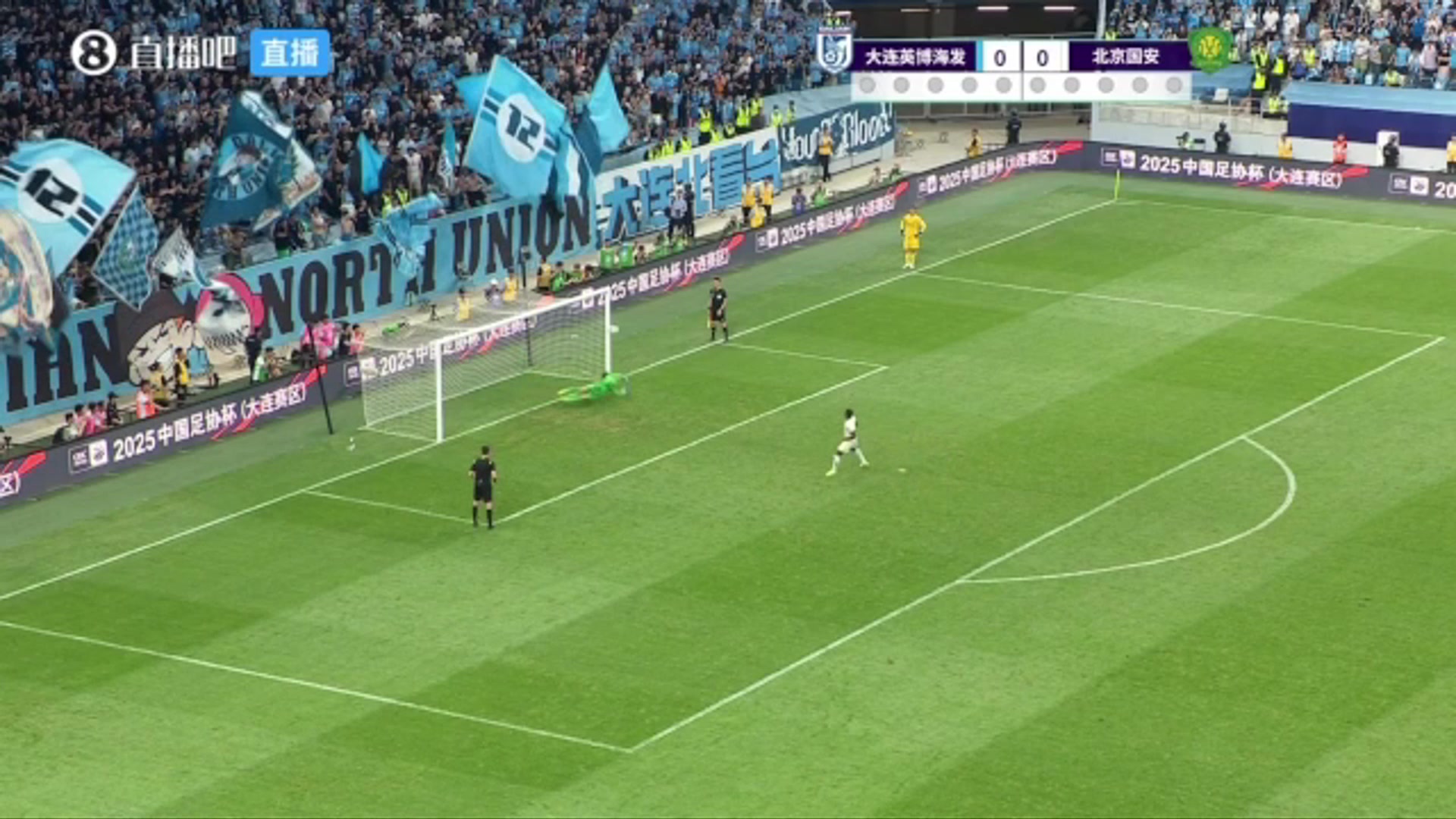 臥龍鳳雛啊法比奧點(diǎn)球被撲馬萊萊點(diǎn)球擊中橫梁