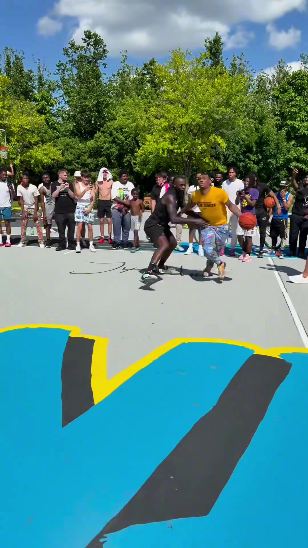 來這找場子了單挑局輸給比斯利 史蒂芬森來野球場瘋狂虐路人