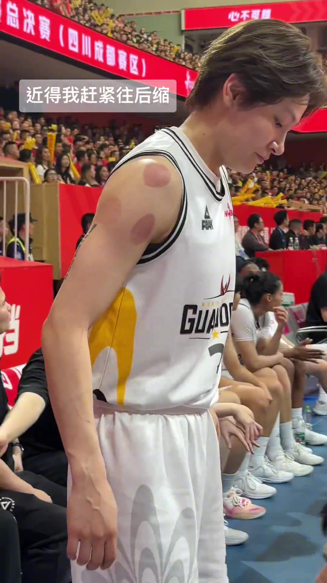 核心力量真強(qiáng)楊力維這個(gè)虛空座椅的動(dòng)作一般人還真做不到