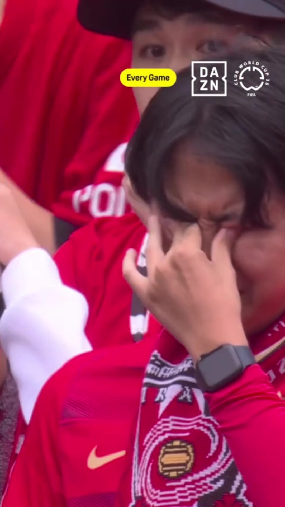 巨難受球隊(duì)遭國(guó)米逆轉(zhuǎn)出局浦和紅鉆球迷傷心痛哭落淚