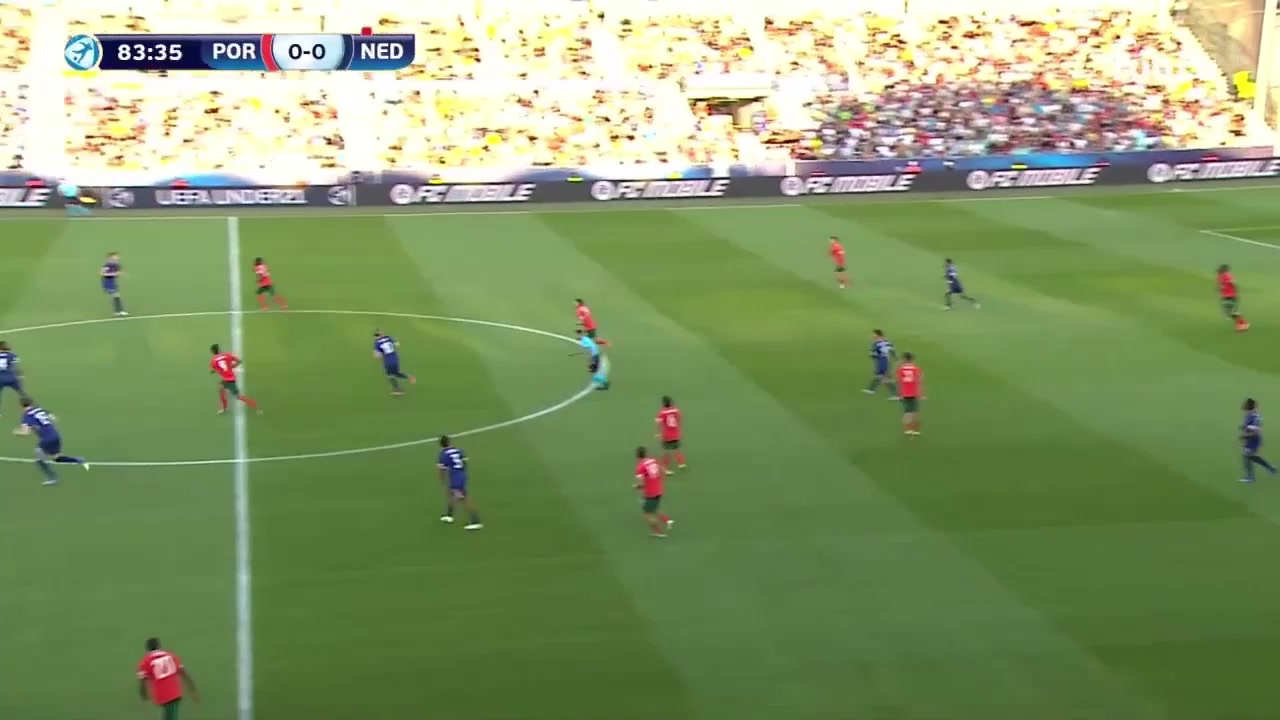 神劇情歐青賽葡萄牙多打一人反遭荷蘭絕殺 波庫(kù)單刀過(guò)門將破門