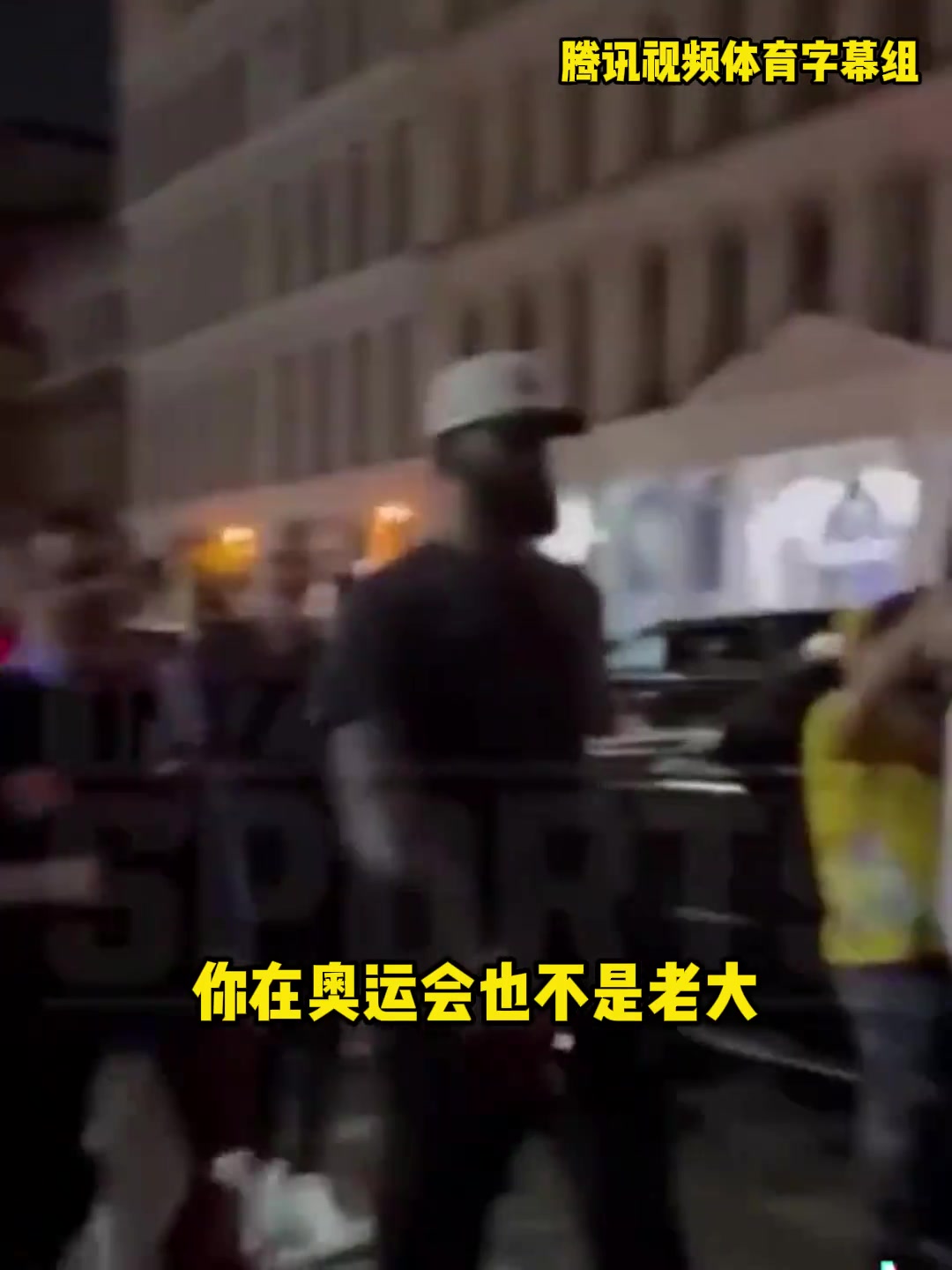 紐約球迷當(dāng)面狂噴老詹靠隊友的詹廢物你永遠(yuǎn)趕不上喬丹科比