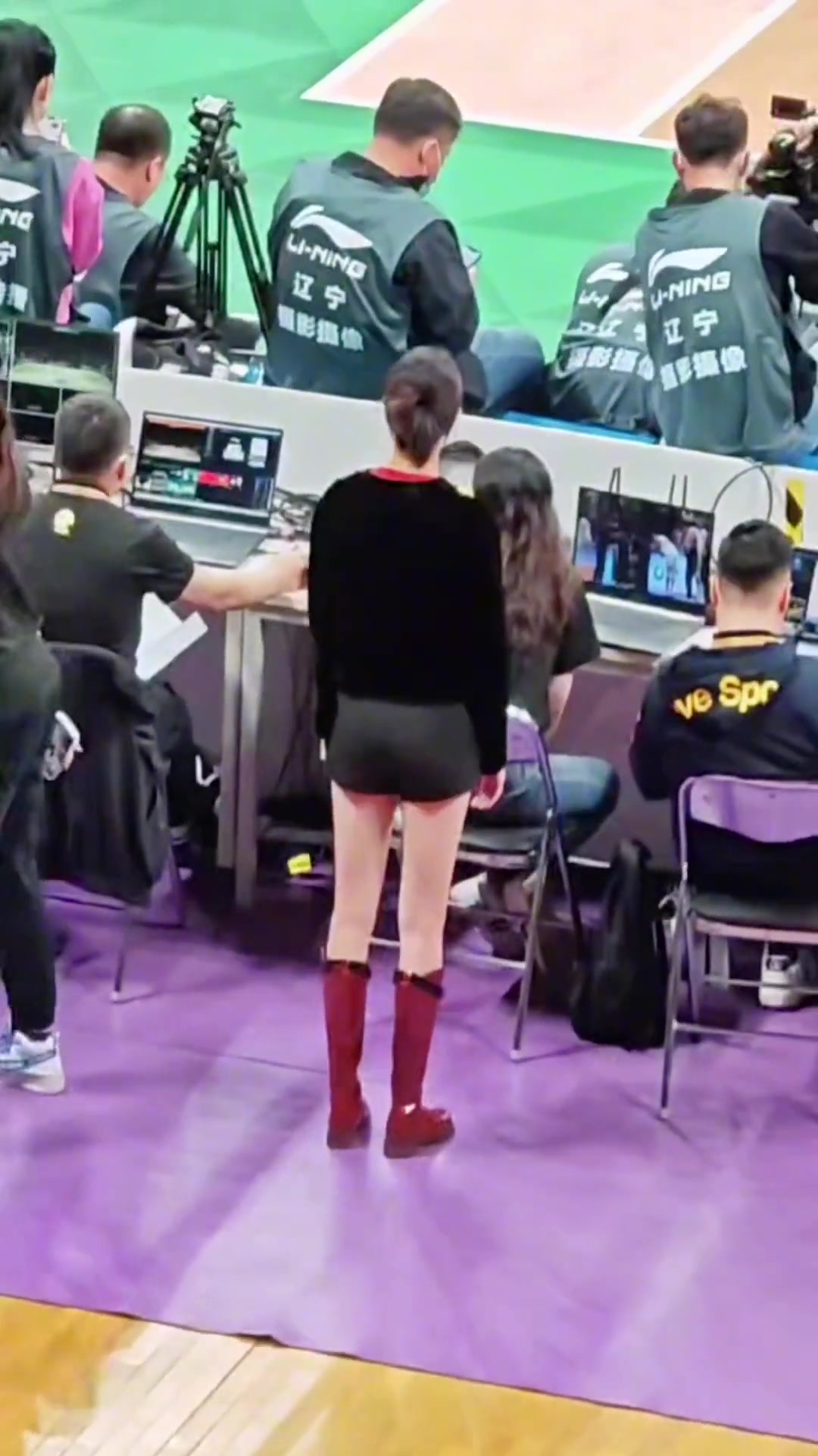 遼寧啦啦隊領(lǐng)隊這背影顏值已經(jīng)不重要了啊