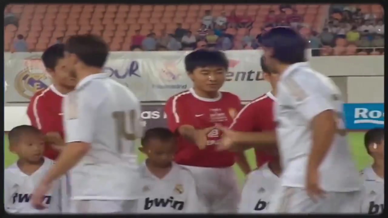 曾經(jīng)我們也有俱樂部和巔峰皇馬交手如何評價(jià)這張照片的含金量