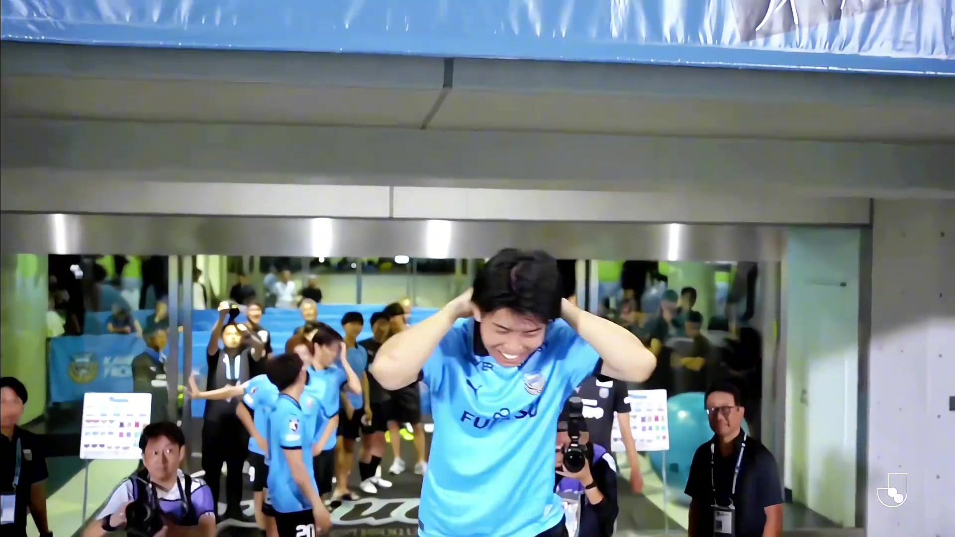 是熱血少年漫的結(jié)尾高井幸大加盟熱刺隊友球迷為其盛大送行