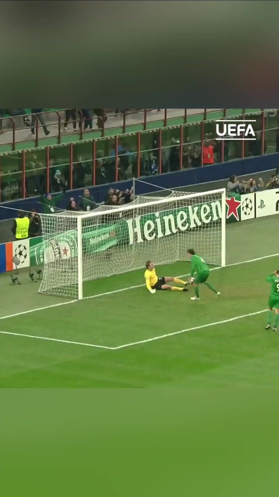 門(mén)前詭異變線(xiàn)騙過(guò)門(mén)將巴洛特利歐冠一記暴力任意球破門(mén)