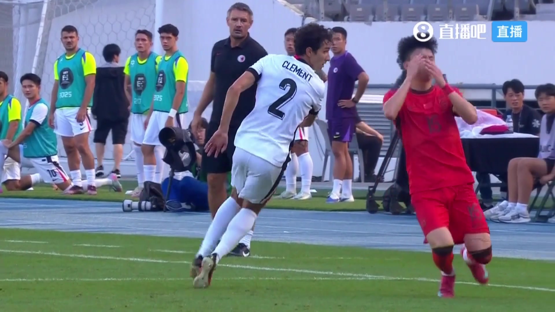 回看雙方?jīng)_突起因王鈺棟連遭小動(dòng)作挑釁后失控楊晨控制情緒