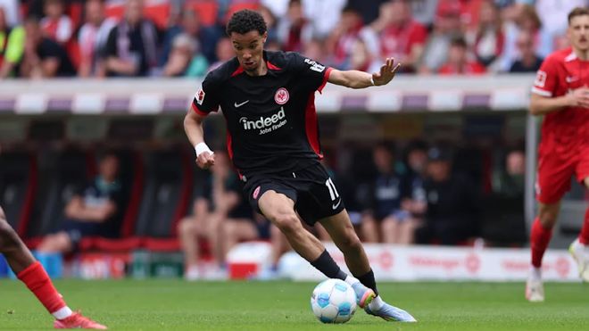 德媒：法蘭克福欲售?；倏?，標(biāo)價(jià)1億歐，利物浦有意接手。