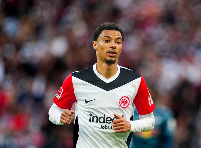 記者：埃基蒂克鐘情利物浦，簽六年合同協(xié)議。