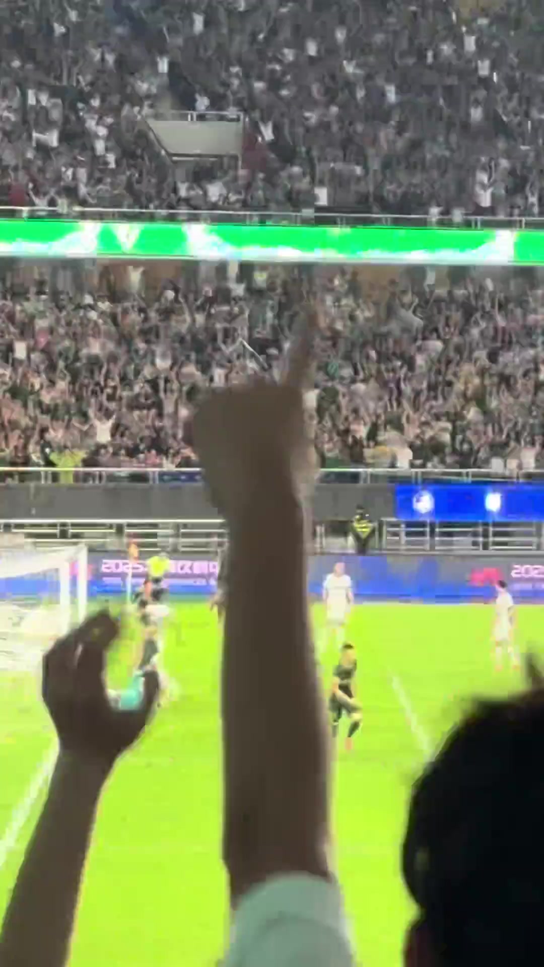 中國(guó)足球的未來(lái)18歲王鈺棟中超進(jìn)球上雙女球迷聲音都喊啞了