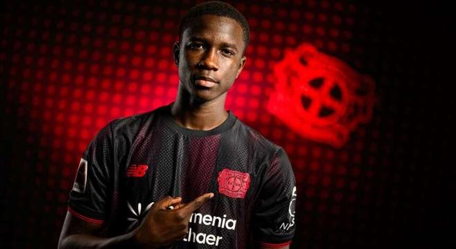 官方：20歲后衛(wèi)法耶租借至洛里昂，今夏加盟勒沃庫(kù)森。