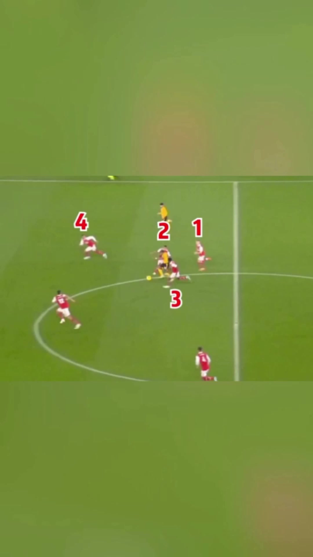 都說了足球是團隊運動任你再犟也只能屈服