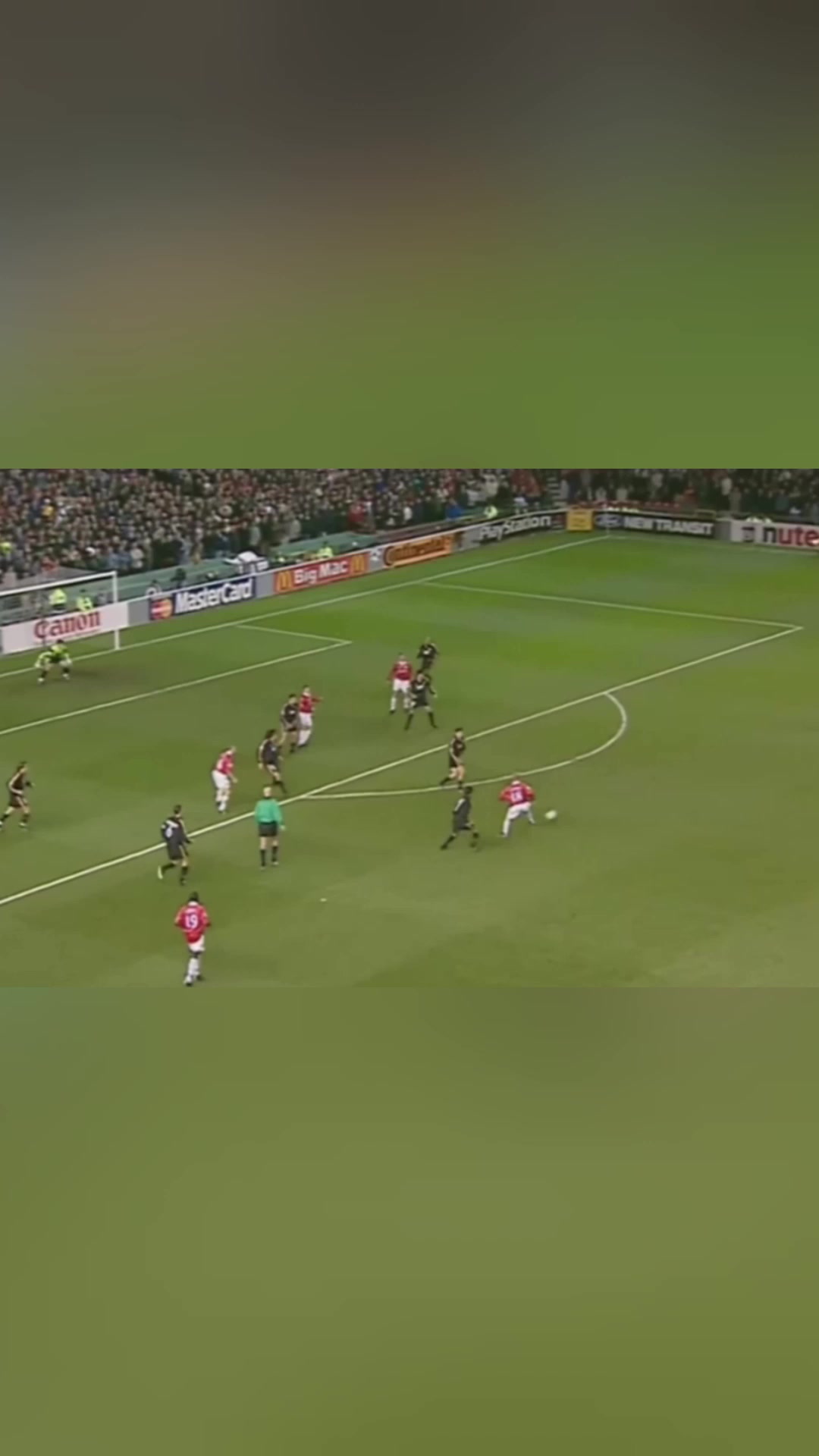 貝克漢姆非常規(guī)方式破門禁區(qū)前連過皇馬三人勁射入網