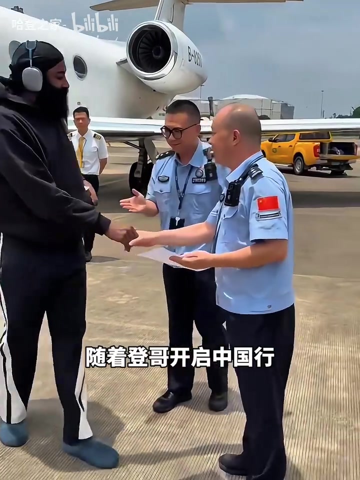 休賽期造型回歸小卡開(kāi)啟非洲行活動(dòng)舉辦訓(xùn)練營(yíng)