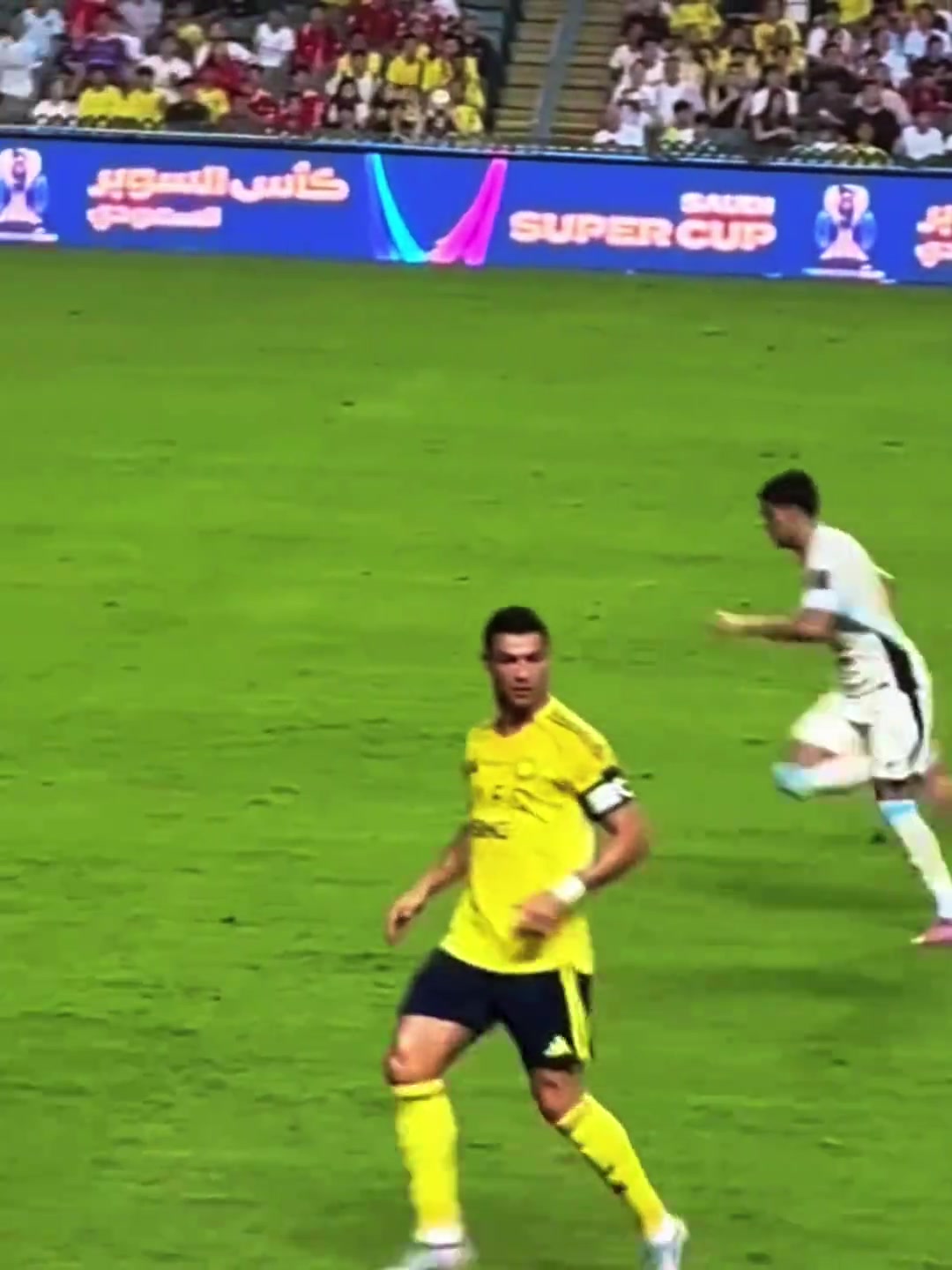 40歲C羅再現(xiàn)經(jīng)典踩單車過人