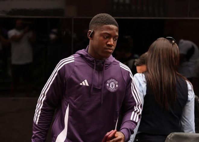 TA：梅努未來未定，拜仁勒沃庫森競逐。