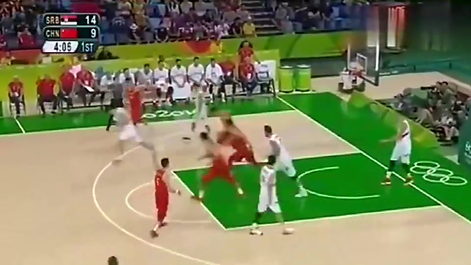 沒想到吧16年易建聯(lián)在奧運(yùn)會(huì)炸裂扣籃約基奇在旁站如嘍啰