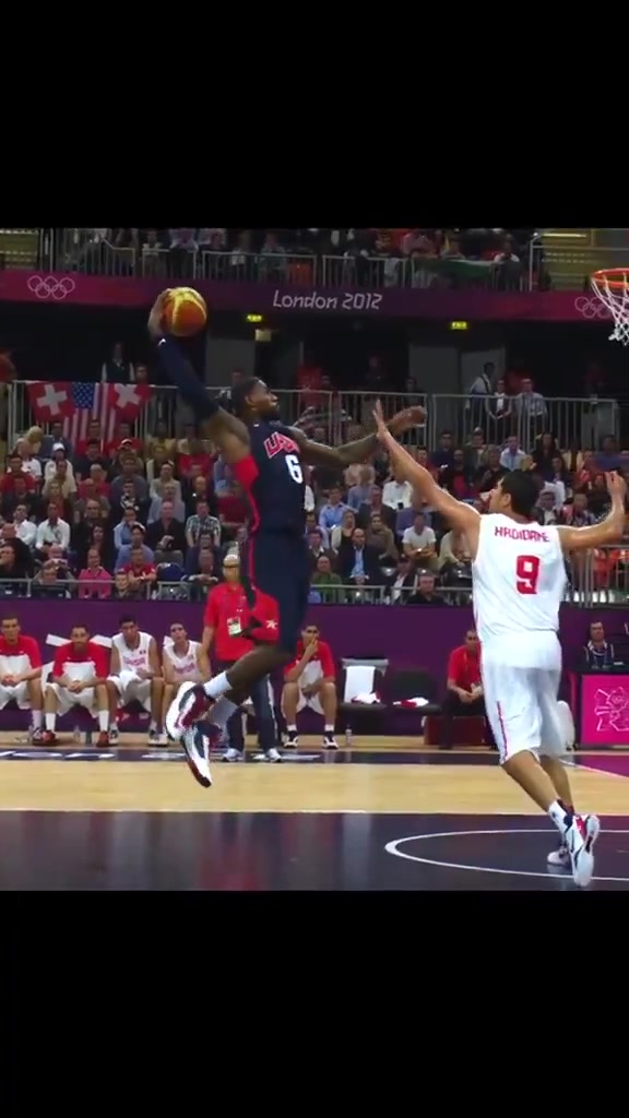 夢之隊(duì)的詹姆斯把扣籃玩成了藝術(shù)