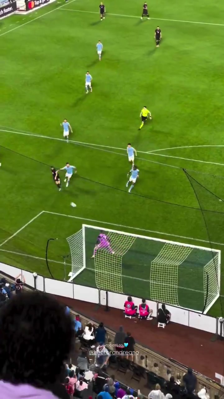 對(duì)位梅西的防守球員我也是體驗(yàn)了一把博阿滕的感覺