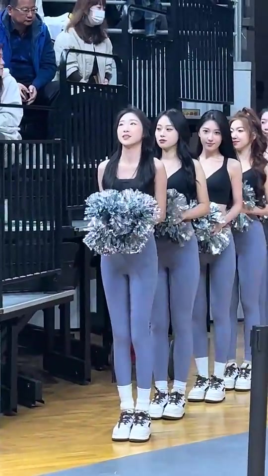 哇塞原來遼籃的啦啦隊寶貝顏值這么高啊還都是大長腿