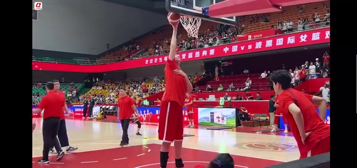 驚人熱身方式全球獨(dú)一份2米26女巨人張子宇竟如此離譜熱身