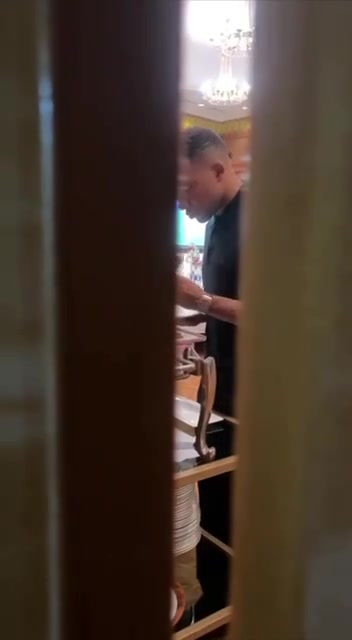 姆巴佩一到阿拉木圖就開(kāi)始吃吃吃吃這視角怎么像私生飯