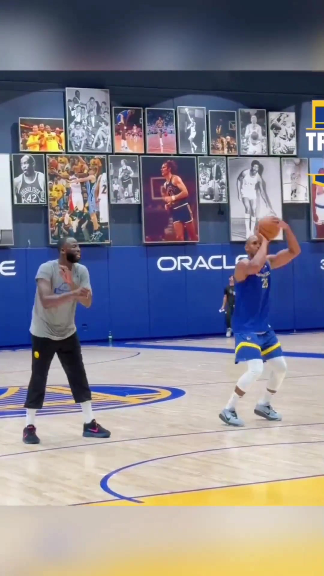 兩人都是撅腚投籃看到霍福德與追夢(mèng)一起訓(xùn)練感覺(jué)還是有點(diǎn)不太真實(shí)