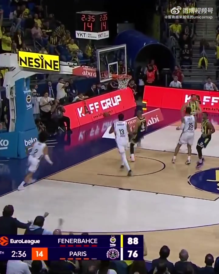 當年湖人反籃小王子才24歲的霍頓-塔克在歐洲簡直降維打擊啊