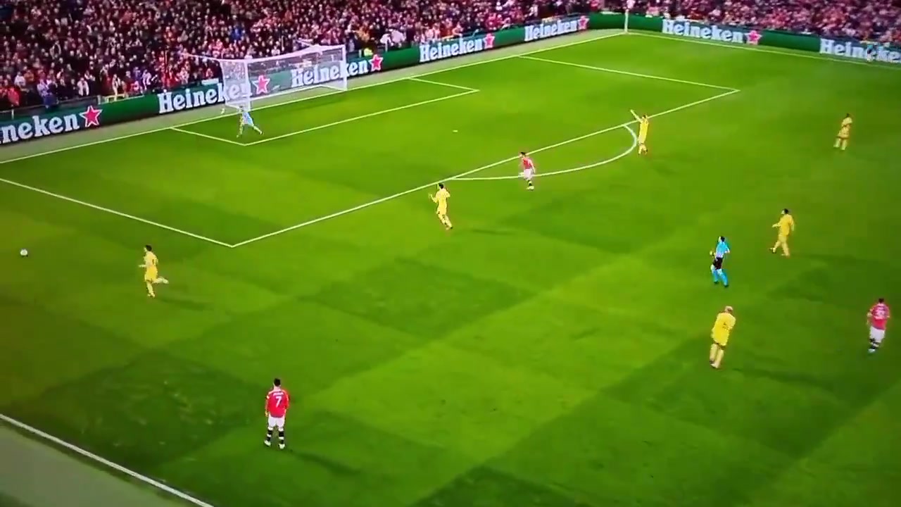 C羅沒(méi)想到曼聯(lián)時(shí)期的卡瓦尼真是太拼了