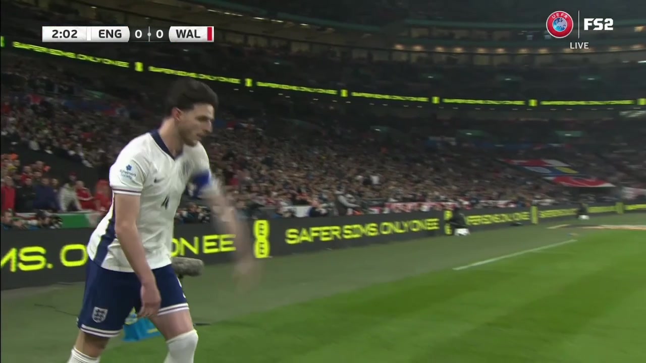 英格蘭3分鐘夢幻開局格伊倒三角送助攻 羅杰斯攻入國家隊處子球