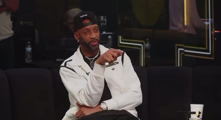 麥迪如果把詹姆斯也放到三角進(jìn)攻體系中那他將成為GOAT