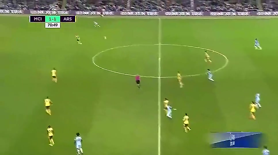 丁丁不看人轉(zhuǎn)身60米精準(zhǔn)長(zhǎng)傳看呆詹俊張路