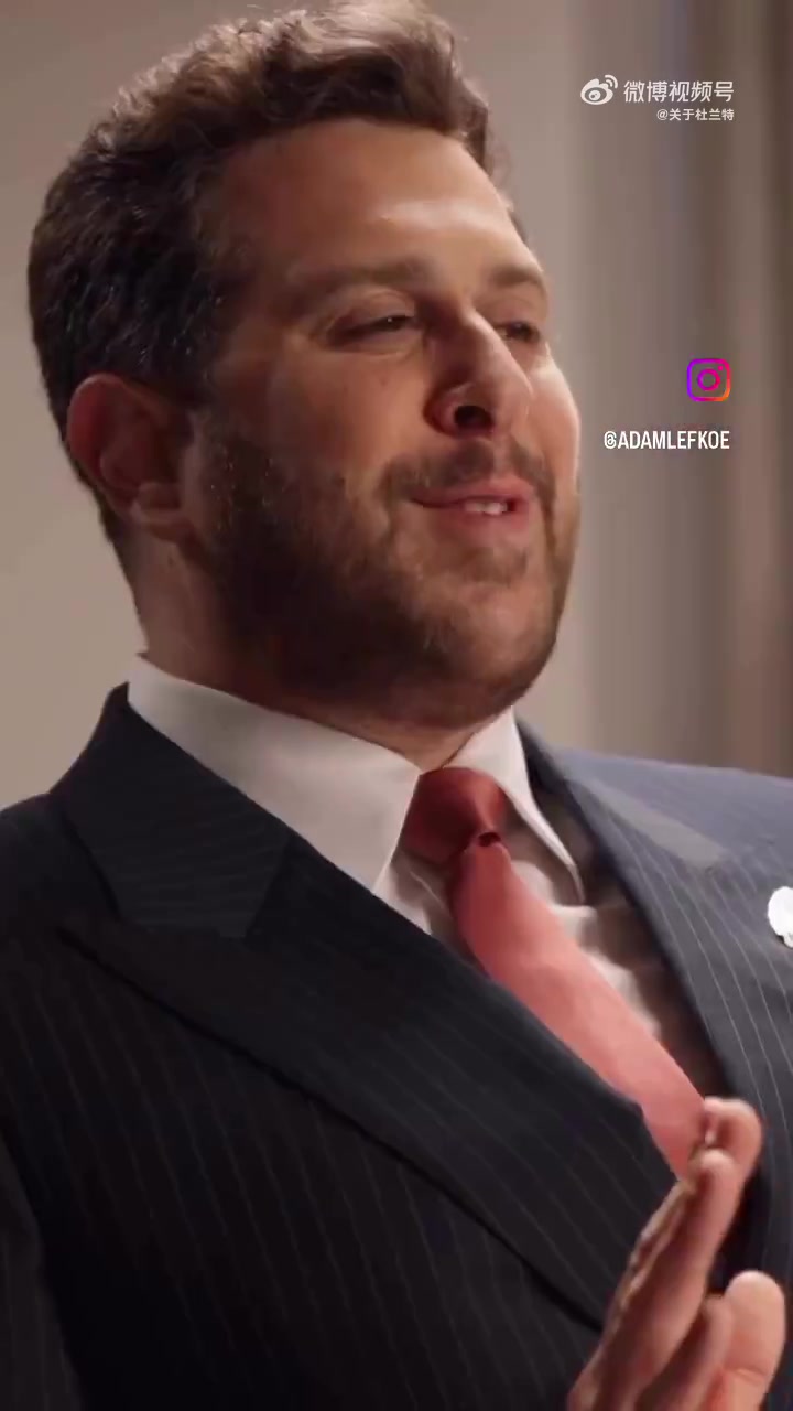 吹楊也干了特雷-楊模仿詹姆斯拍攝短視頻俺也有大事要宣布