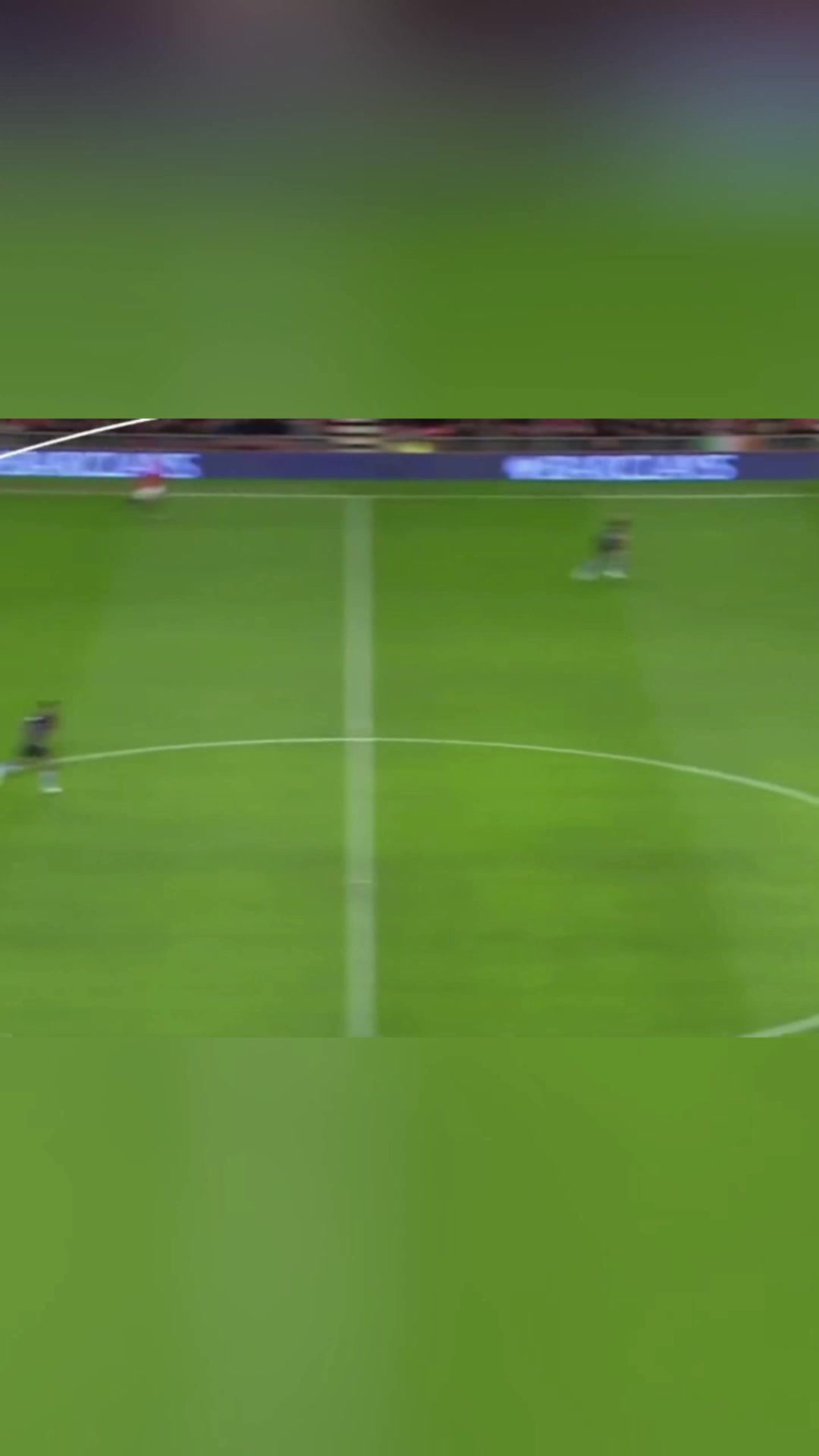 魯尼足球有時可以是兩個人的運(yùn)動