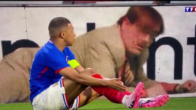 化身卓別林名場(chǎng)面姆巴佩和廣告牌神同步自己都被逗笑了