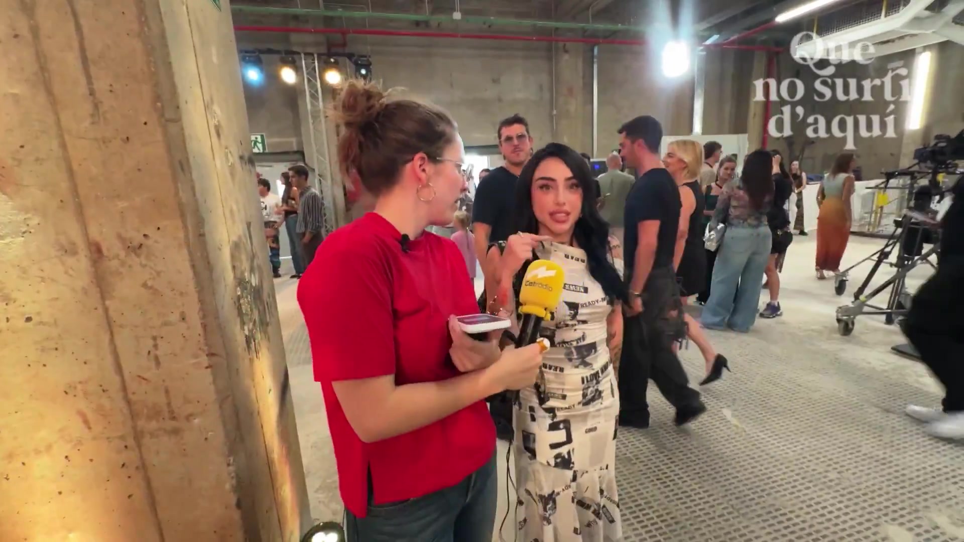 硬傷亞馬爾女友活動(dòng)穿10cm恨天高仍比女記者矮一頭