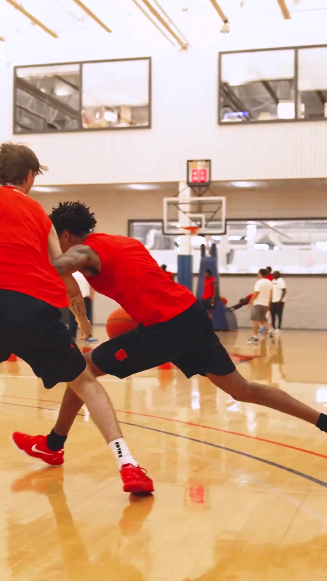 乃父之風基揚-安東尼絲滑單打轉(zhuǎn)身跳投這臉也太隨甜瓜了