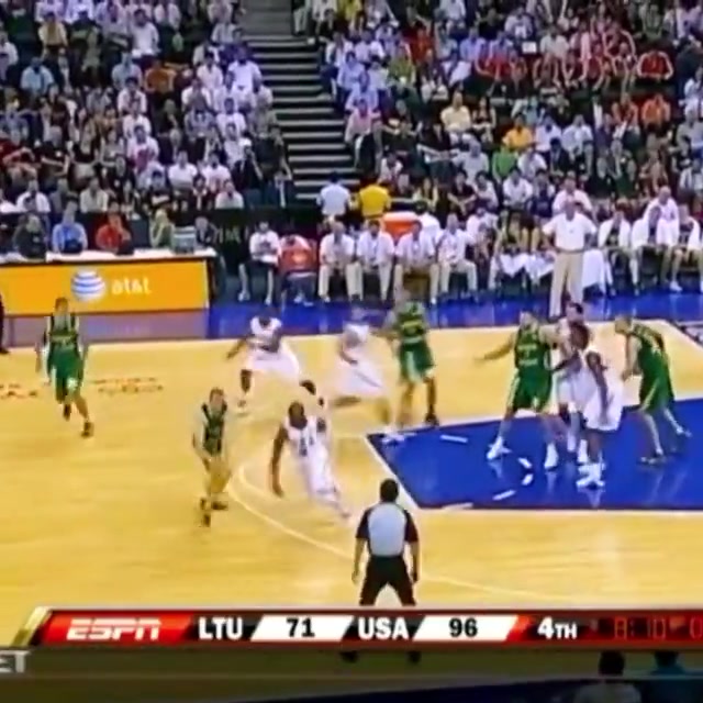 巔峰韋德有多炸一記空接風(fēng)車暴扣讓美國隊替補席集體起立