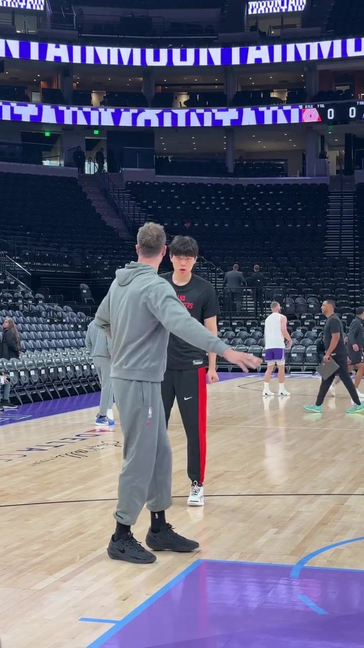 機(jī)會來了英語有長進(jìn)的楊瀚森本月接受斯普利特指導(dǎo)已不需翻譯