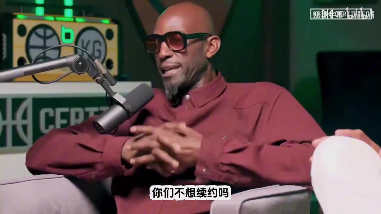 真敢說啊加內(nèi)特詹姆斯像是通過詐傷表達(dá)沒能續(xù)約湖人的不滿