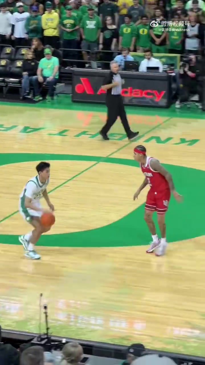 很默契林葳和白人大個隊友打出配合助攻后者輕松吃餅21