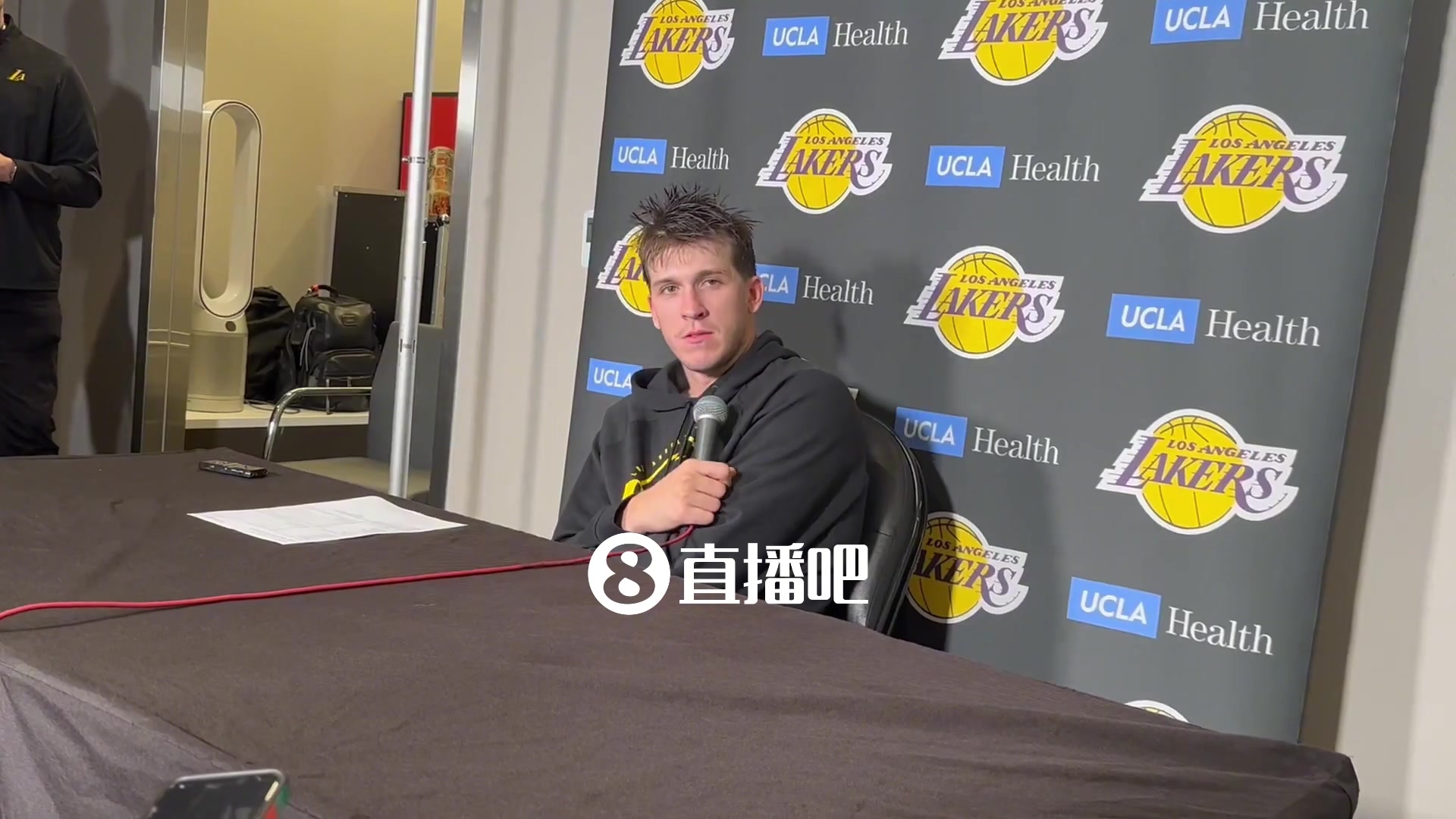 生涯新高51分里夫斯我高中曾在一場三加時比賽中拿過73分