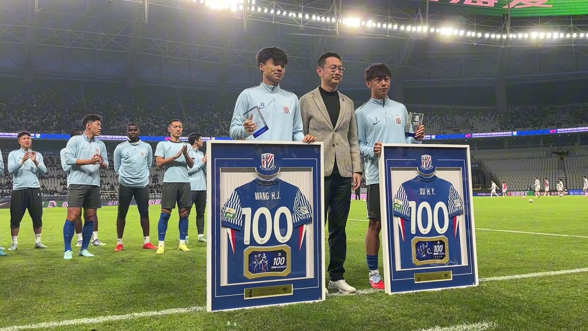 百場里程碑徐皓陽和汪海健俱樂部出場百場紀念儀式