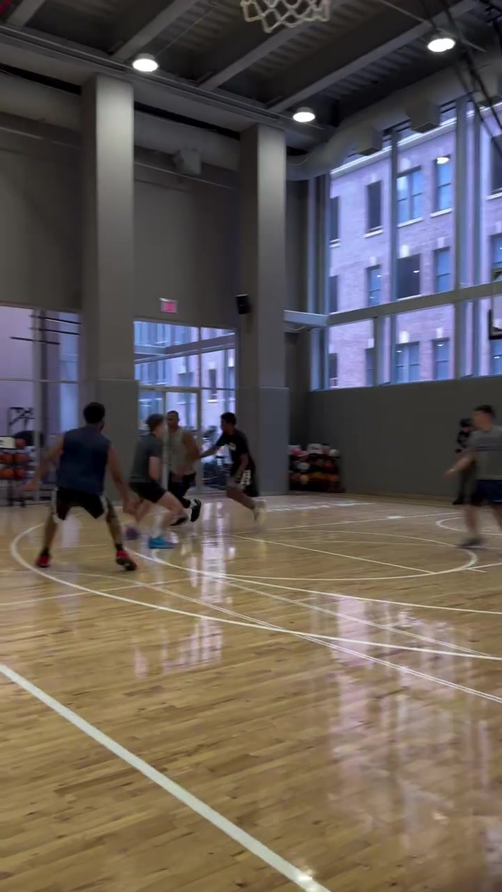 威少這身體狀態(tài)保持得相當(dāng)不錯(cuò)啊怎么會(huì)沒球隊(duì)愿意簽?zāi)? title=