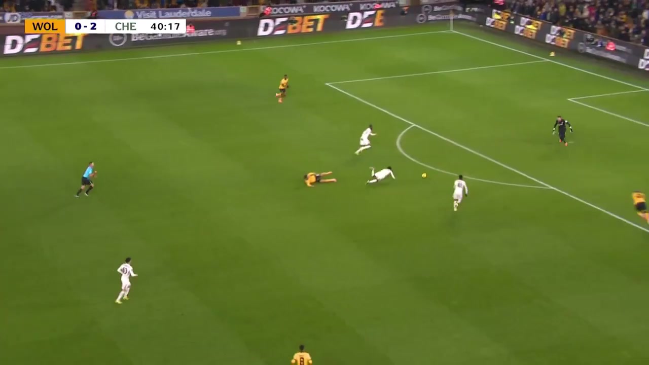 切爾西3-0領先狼隊后場出球失誤埃斯特旺挑射破門