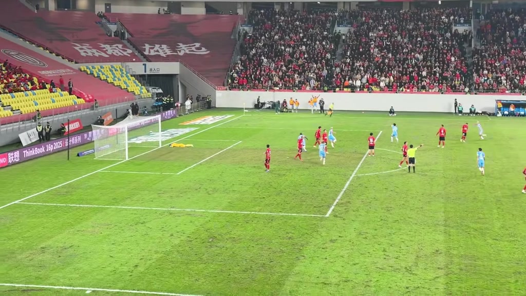 十分炸裂現(xiàn)場球迷實拍何超飛火流星破門